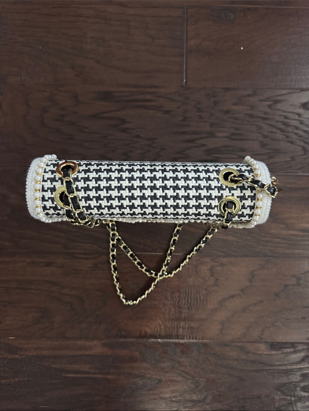 Women's Black & White Houndstooth Chain Shoulder Bag by - Picture 9 of 11